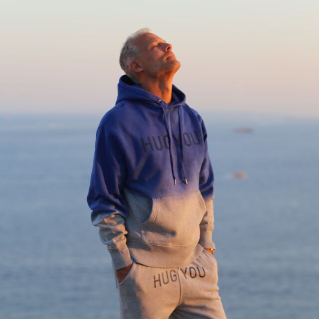 Romance is not dead and gone
#hugyou #betolerant #openarms #love #romance #seaview #organic #fashion #dipdyed #greyhair #ibiza #hoodie #jogger #casualwear #loungewear
