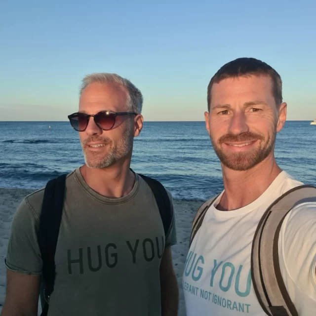 #friends #hugyou #betolerantnotignorant #malemodel #teeshirt #teetime #beachlife #happytimes #grateful #sweatymen #men #saltandpepper #bearded #snapshot #summerfeeling #fitnessmodel #personaltrainer #nopainnogain #rucksackträger #backpacker
